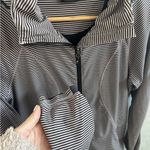 Lululemon Go The Distance jacket, mink berry black - mini pop stripe - size 6 Photo 2