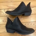 Universal Threads Universal Thread Size 8 Faux Leather Nora V-Cut Black Ankle Booties. Photo 7