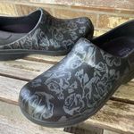 Crocs Size 11 Women's Neria Pro II Graphic Work Clogs Floral Photo 0