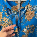 Torrid  Women Sz 1 Blue Sleeveless‎ Blouse Top Shirt Neck Tie Floral Flowers Photo 2