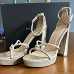 Pelle Moda Gillian ankle strap platinum gold‎ chunky heel sandal size 8.5 NEW Gold Photo 0