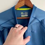 Under Armour  Catalyst Blue Long Sleeve Top Size Small Photo 3