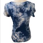 L'Agence L’Agence blue & white tie dye shirt sleeve size small crewneck t-shirt. Photo 2