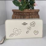 Coach  Heart Bandana Rivets wallet Crossgrain leather Photo 1