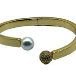 NEW REAL SIMPLE fashion gold bracelet with a pearl and mesh ball at each end Photo 1