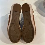 Liz Claiborne Women’s Brown Wedge Heel Suede Sandals Size 10 Laser Cut Design Photo 7