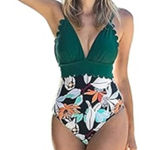 Scalloped Green Floral One Photo 0