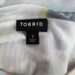 Torrid  Size 3(3X)(22-24) Stretch Mesh Lined Crewneck Floral Ruched Top Photo 9