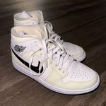 Nike Air Jordan 1 Mid Photo 0