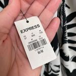 EXPRESS  Women’s Medium Black White Contrast Lined Strappy Tank Top Shirt NWT Photo 5
