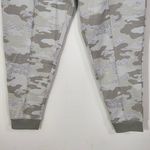 We Wander Gray Camo Joggers NWT Size Medium Cropped Camo Jogging Pants Photo 2