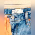 Abercrombie & Fitch  denim the cutoff short high Rise blue shorts size 28/6 Photo 3