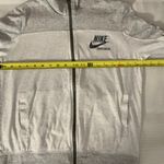 Nike  Women's light weight‎ jacket size medium Photo 3