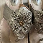 Clarks  Women’s Artisan Gold Floral Sandal Size 7 Photo 7