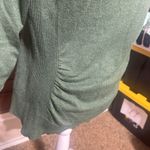 89th & Madison Women’s Sweater Kelly Green sz L soft knit pullover ruched sides Size L Photo 3