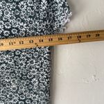 Forever 21  Shirt Womens Medium Black‎ White Floral Daisy Cutout Cropped Tee Top Photo 5