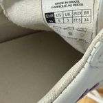 VEJA  Women's White and Lavender Sneakers Photo 3