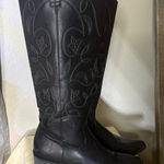 Elegant Black Embroidered Knee High, Heeled Boots Size 8 Photo 0