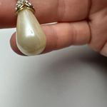 Avon NR Gold Tone Pink Flower With Faux Pearl Dangle Floral Brooch Pin Signed Photo 4