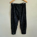 Sweaty Betty Sweaty‎ Betty Garudasana Lightweight crop yoga trouser Black/Gray Photo 2