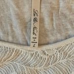 Leo & Nicole | Cream Lace Short Sleeve Top | Large Photo 3