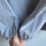 Vuori  Light Gray Outdoor Trainer Shell Lightweight Jacket Size Medium VW501 Photo 3