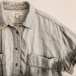 Good American  Blue/Chambray The Boxy Denim Cropped Shirt. Size 2 Photo 0