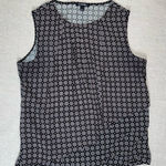 Roz & Ali  | Black & White Medallion Print Sleeveless Top | Large Photo 0