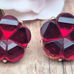 None Beautiful Vintage Gold Tone Red Flower Screw Back Clip On Earrings Photo 0