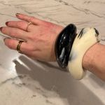 2 Vintage Black White Smoky Swirl Chunky Modernist Enamel Resin Bangle Bracelets Photo 9