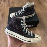 Converse  all Star Chuck Taylor hi top kiss lips embroidered lace up shoes sz7 Photo 1