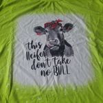 Green and white cow graphic tee. Women's xxl This Heifer don't take no bull Size XL Photo 1