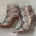 Kenneth Cole WOMENS QUINCY SNAKESKIN LEATHER HEEL ANKLE BOOTIE size 8.5M Photo 1