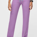 FIGS  Women’s Kade Cargo Scrub Pants Lilac Dawn XS Photo 0