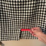 Susan Bristol  wool blend y2k b&w houndstooth lined midi pencil skirt. Size 12. Photo 6