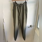 Lululemon  On The Fly Jogger size 4 workout yoga‎ athleisure outdoors hiking Photo 1
