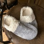 Isotoner Cozy Comfy  Slippers Gray House Shoes Womens 7.5 8 Photo 5