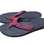 Teva Woman’s Thong Flip Flop Sandals Size 8 Burgundy Black w/Geometric Design Photo 4