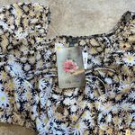 Lila Rose NEW Lily Rose Floral Off Shoulder Crop Top Daisy Floral Small Black White Photo 2