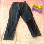 New Balance  Women's Capri Leggings Size S Photo 1