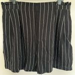 Adrianna Papell NWT Women’s Adrianna Papell Linen Blend Black White Striped Shorts Size XL Photo 0