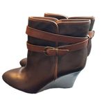 Banana Republic  Women's Brown Leather Wedge Ankle Boots Size 8 Photo 2