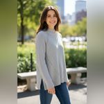 Gap Women’s  Light Gray  Sweater. Photo 1