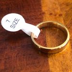 Ladies 18kt solid yellow gold 4mm classic dome wedding band NWT 7 Photo 4