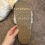 Minnetonka Indoor/Outdoor Cream Cozy Fur Cushioned Slide Slippers Photo 5