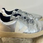 VEJA  V-10 Leather Trainers in Silver Allsole EU 39/US 8 Photo 3