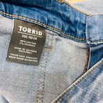 Torrid Feel The Fit Light Wash Distressed Ripped Denim Jean Shorts size … Photo 4