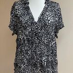 Allison Taylor  Woman B/W Short Sleeve Blouse Photo 0