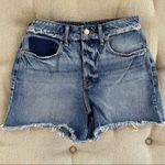 Good American  Bombshell Shadow Pocket Denim Shorts 2 26 Photo 2