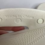 Minnetonka Size 8 Sandals Painted Poppy Thong Flip Flops White Cushioned Women’s Photo 4